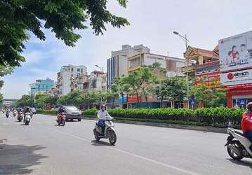 Bán nhà mặt phố Nguyễn Văn Cừ, LB, vỉa hè, kinh doanh, 70m, 3 tầng